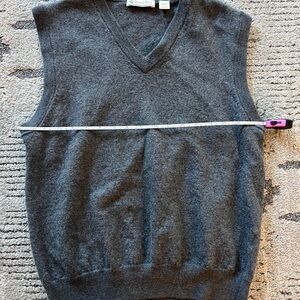 Donald Ross Golf Sweater 100% Wool Gray V-Neck Sweater Vest